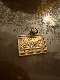 10K last supper pendant