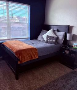 Full/Queen Size Bed
