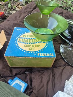 The MCM Blendo Frosted Glass Chip and Dip Set is a stylish and modern addition to any dining table or bar area. The three-piece set includes a lime gr