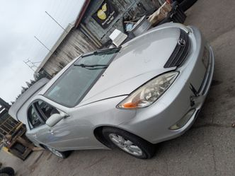 Parting out 2004 Toyota Camry parts