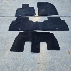 Kia Telluride Carpeted Floor Mats Like New