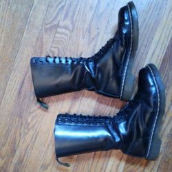 ORIGINAL DOC MARTENS WOMEN'S SIZE 10