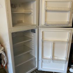 Used excellent Condition Refrigerator Everything Works 