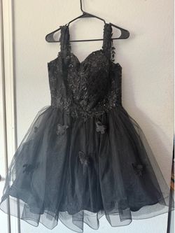 Vestido Negro Elegante con Mariposas y Brillos 🖤✨