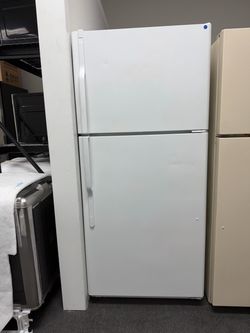 GE refrigerator ice maker