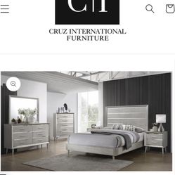 New King Bedroom. Set 4 Pieces 