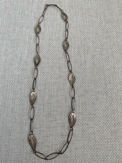 Silver Tone Metal Chain Station Necklace Leaf Design Spring Ring Closure