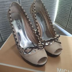 Michael Kors Tan peep toe pumps