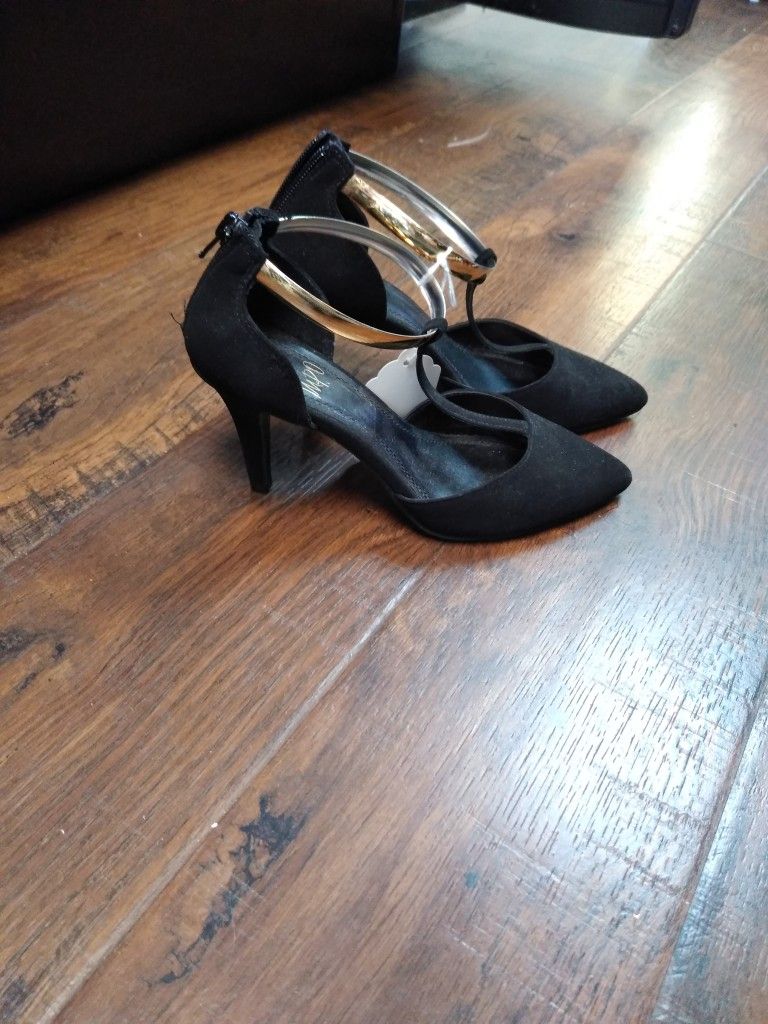 Size 5.5M Impo Black Heels Cute And Classy