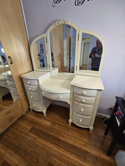 Pottery Barn Makeup Vanity Table With Mirrors