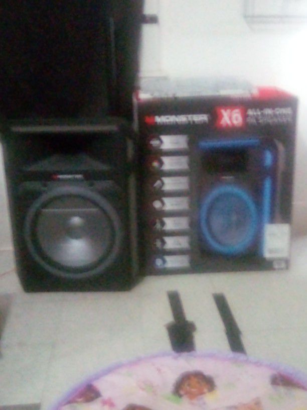 Monster Bluetooth Speaker With Radio X6 With Stand
