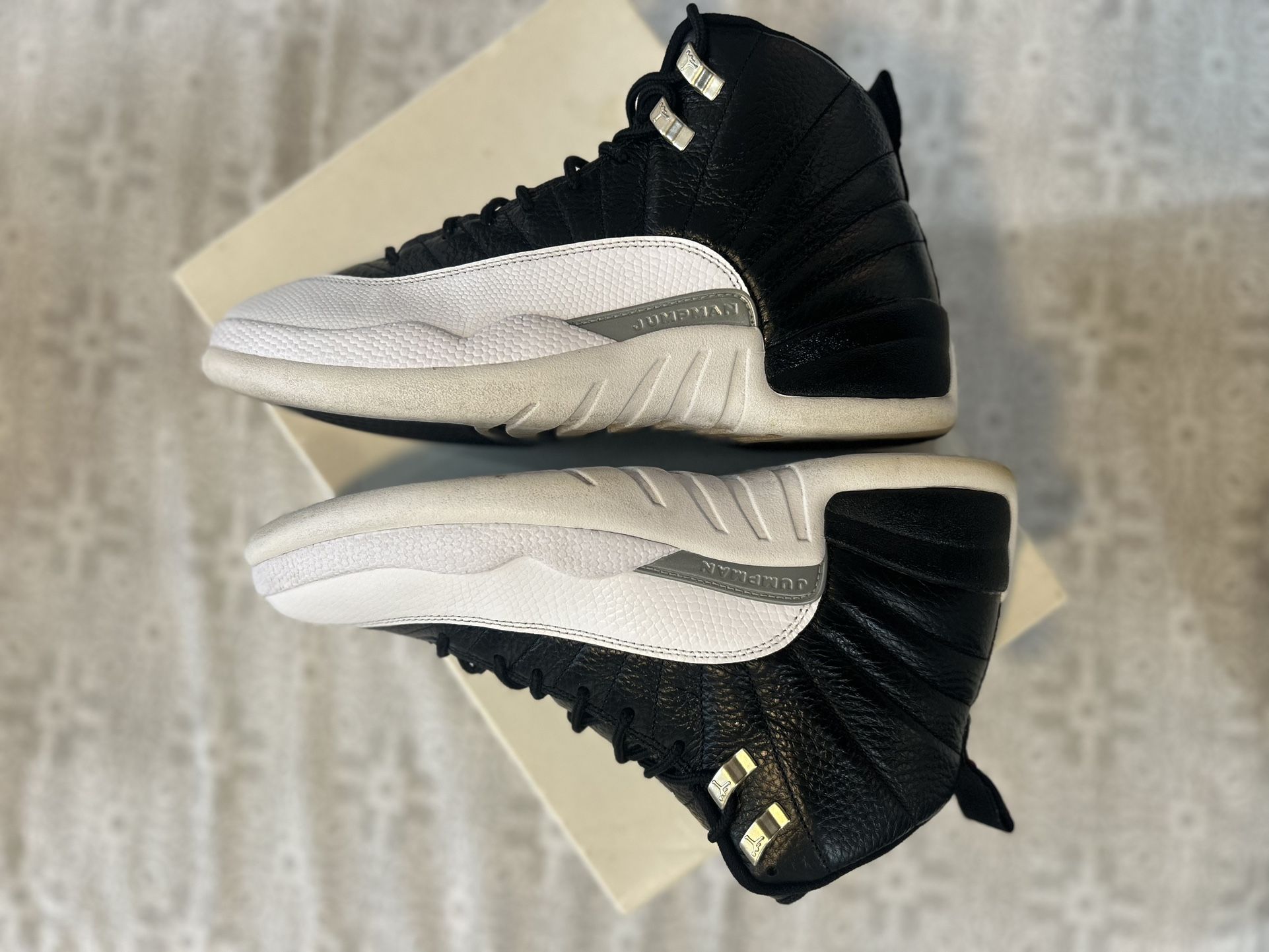 Air Jordan 12s. Size 9m. 100$ Obo