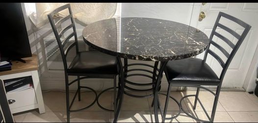 Round Dining Table Set with 2 Chairs – Excellent Condition