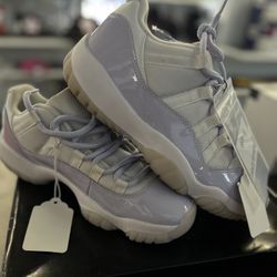 Low Top Pure Violet Jordan’s 11 Retros