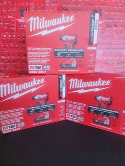 MILWAUKEE M18 18V LITHIUM-ION BRUSHLESS CORDLESS 1/4-IN. IMPACT DRIVER KIT WITH (2) 2.0 AH BATTERIES AND CHARGER AND BAG