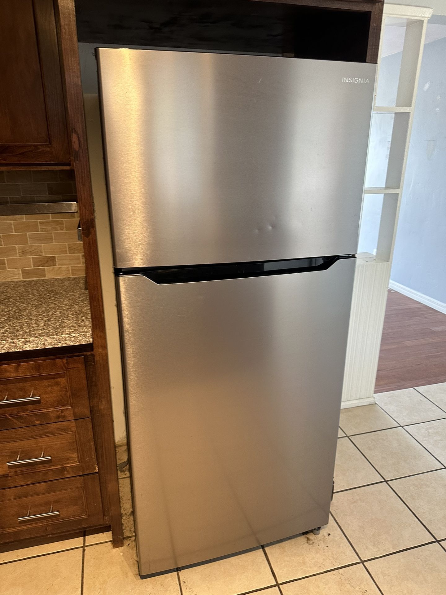 Insignia NS-RTM18SS7 18 cu.ft. Refrigerator