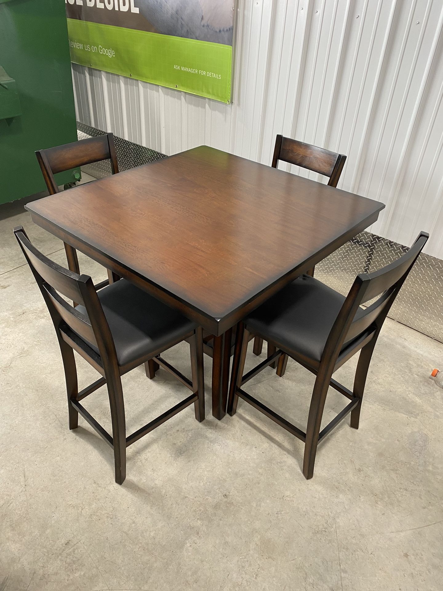 High Top Dining Room Table With 4 Chairs Great Condition for Sale in