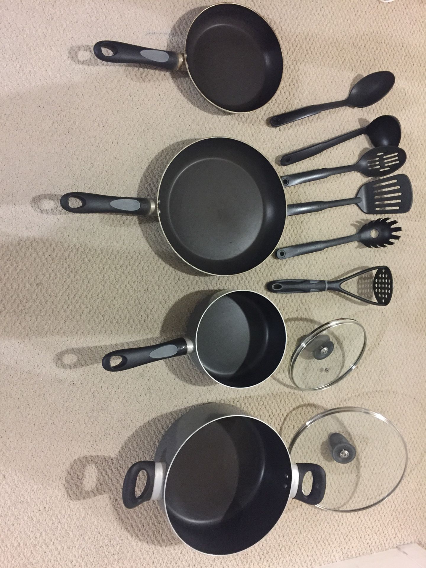 Moving out Sale... WearEver 12 piece nonstick cookware set