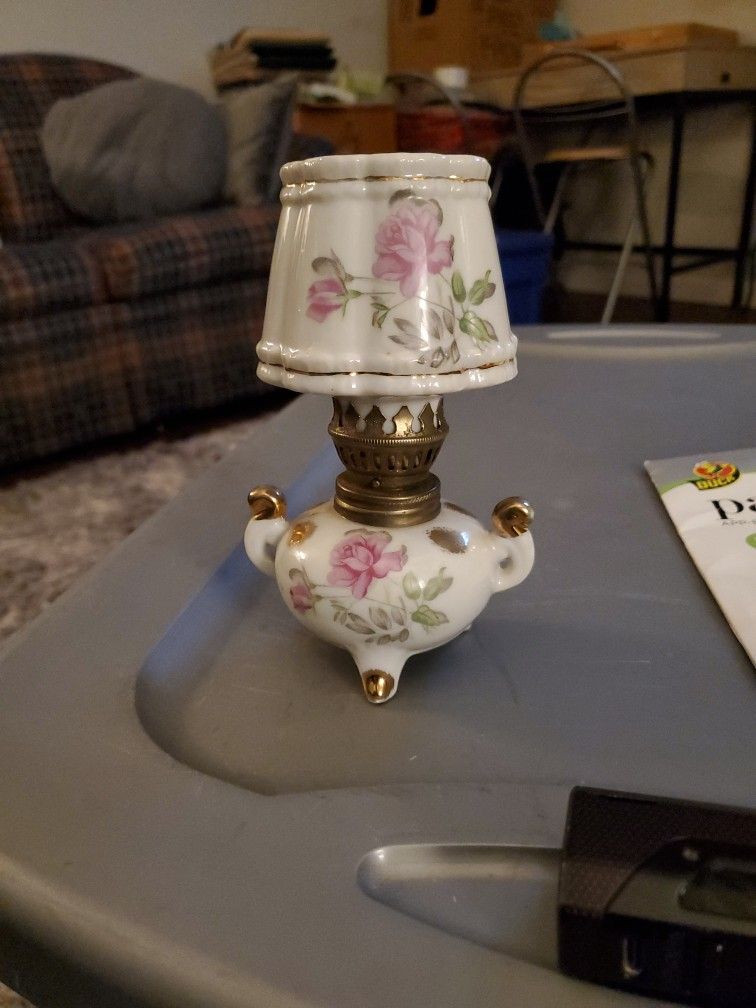 Vintage Tremont Japanese Porcelain Oil Lamp