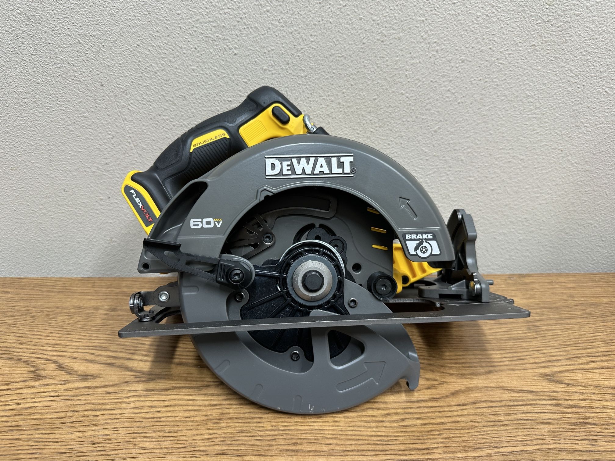 DEWALT DCS578B FLEXVOLT 60V MAX Cordless Brushless 7-1/4 in. Circular Saw with Brake (Tool Only)