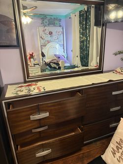 Dresser With Mirror 