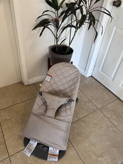 Baby Bjorn Bouncer Bliss in Sand Grey