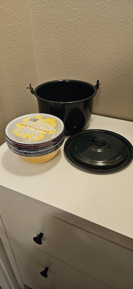 METAL. KETTLE. & BOWLS