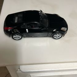 NISSAN 350 Z  SCALE 1/18  DAICAST  MAISTO  MADE IN THAILAND 
