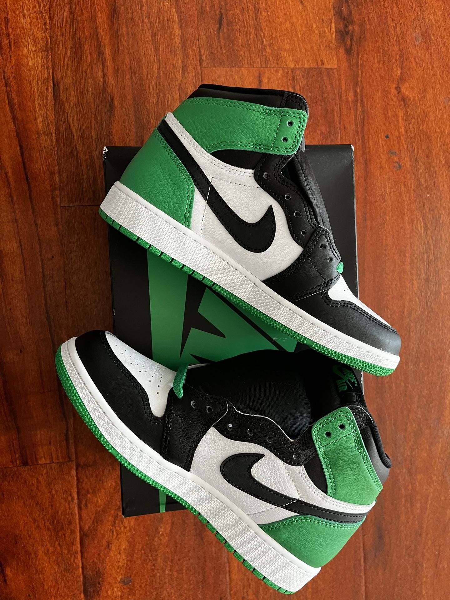 Air Jordan 1 Retro High OG LUCKY GREEN SIZE 6Y