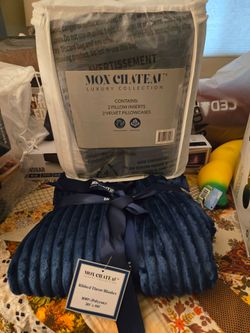 Throw and pillows set