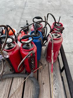 Pump sprayers