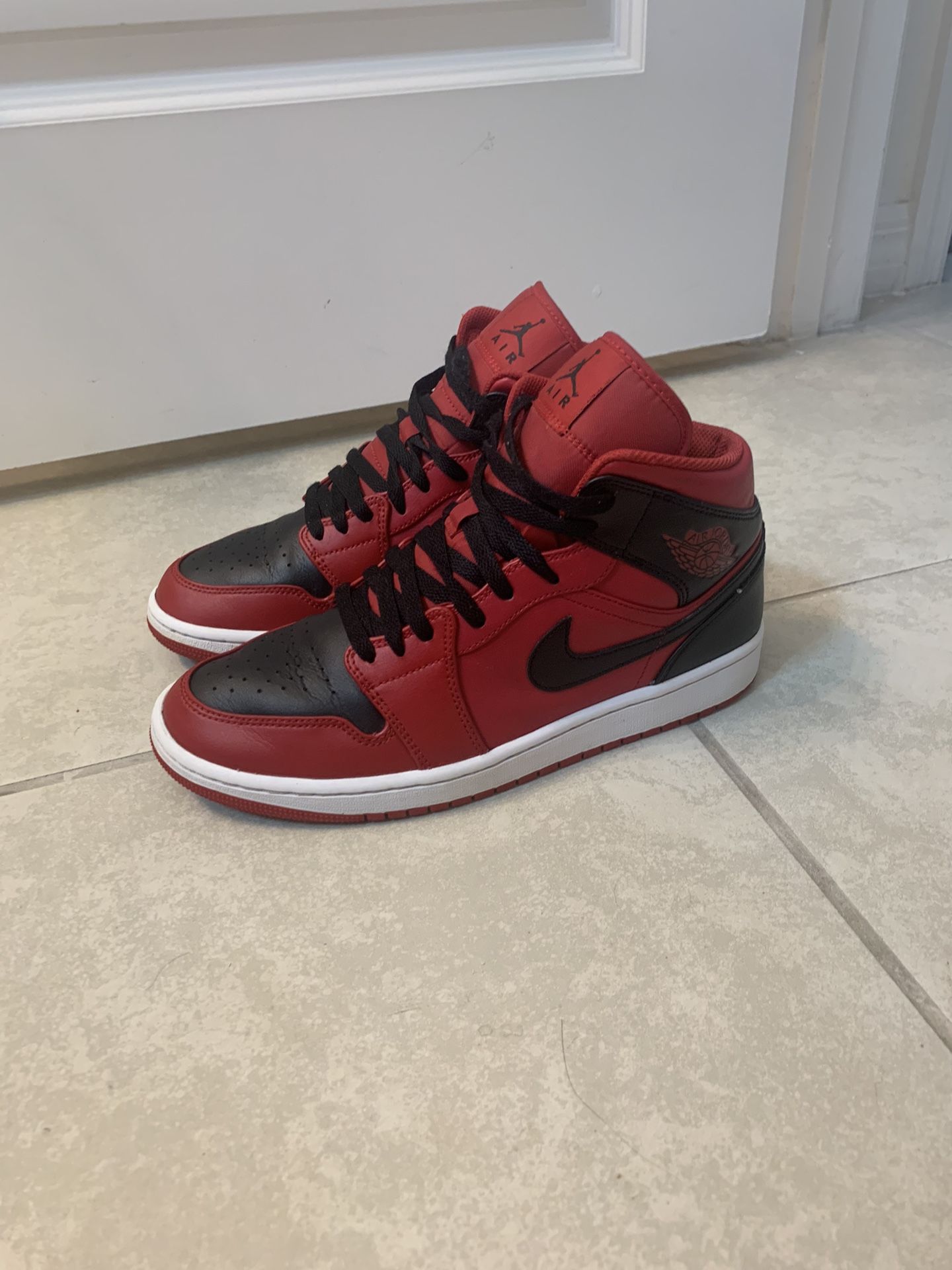 Jordan 1 Mid Reverse Bred