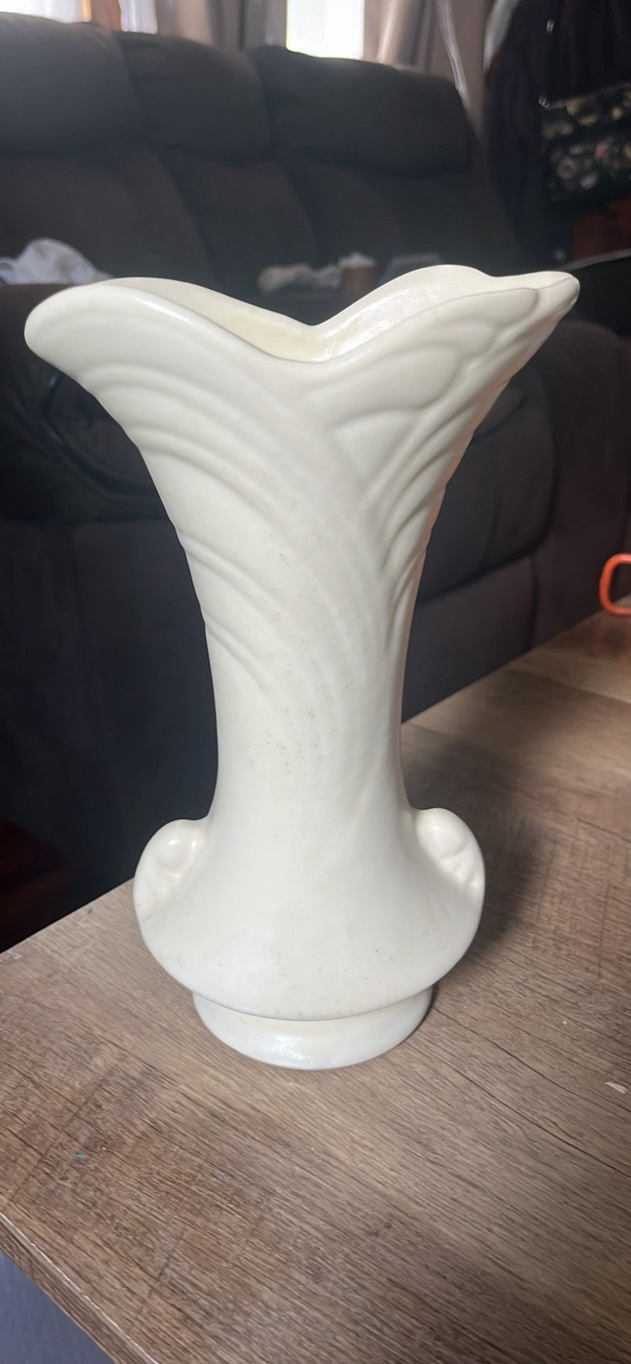 Vintage Shawnee pottery ivory vase