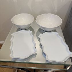 2 Serving Bowls & 2 Serving Trays 