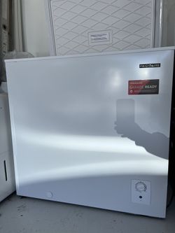 Frigidaire 7.0 cu ft Chest Freezer – Garage Ready, Like New