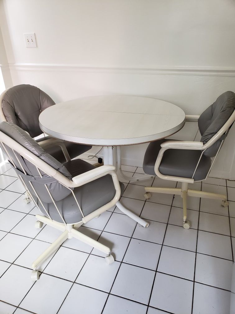 Kitchen table with 3 comfy swivel chairs on wheels