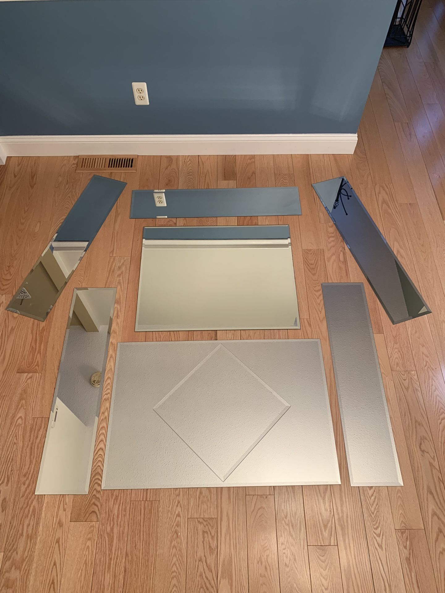 Mirrors 3’x 2’ & 2.5’x 2’ Lot of 2 & 8”x 36” Skinny Lot of 5