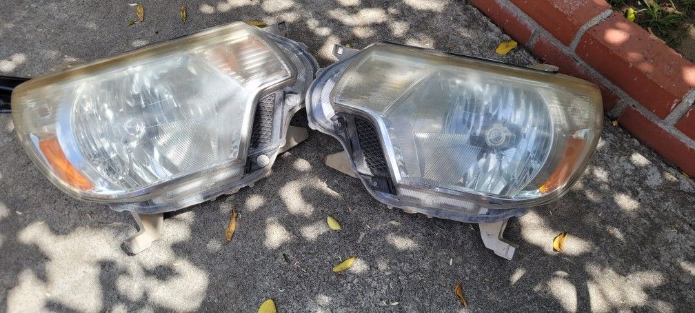 2012 Toyota Tacoma OEM headlights