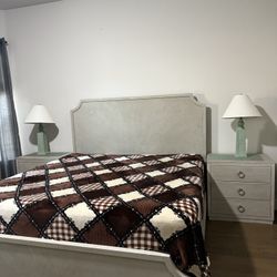 King Bed With 2 Nightstands 