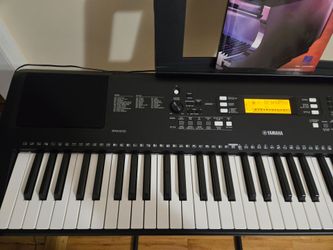 Piano- keyboard Yamaha PSR EW300.  76- Keys