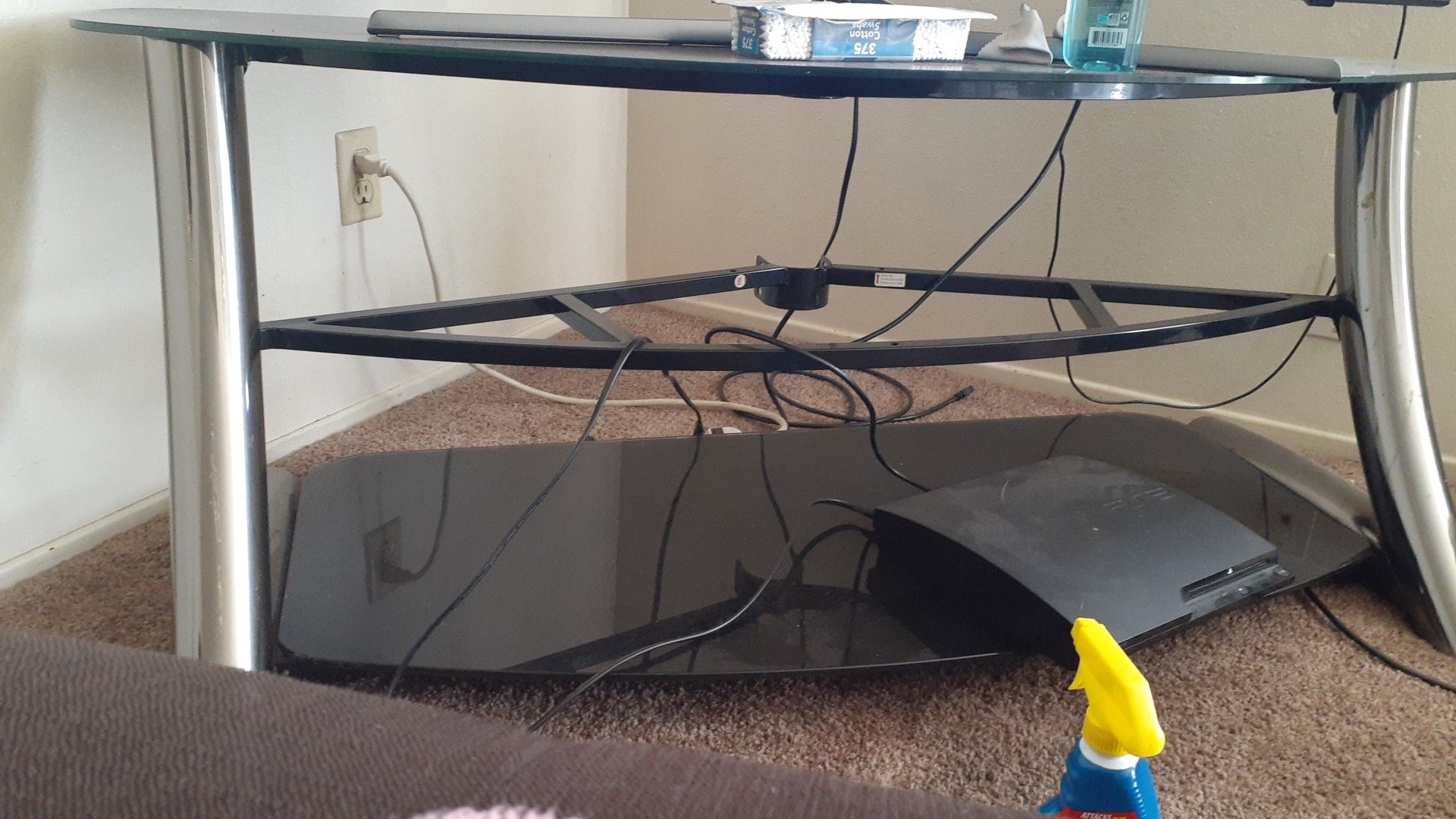 TV stand holds 50 inch on picture