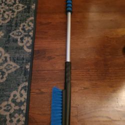 35" Snowbrush with Ice scraper