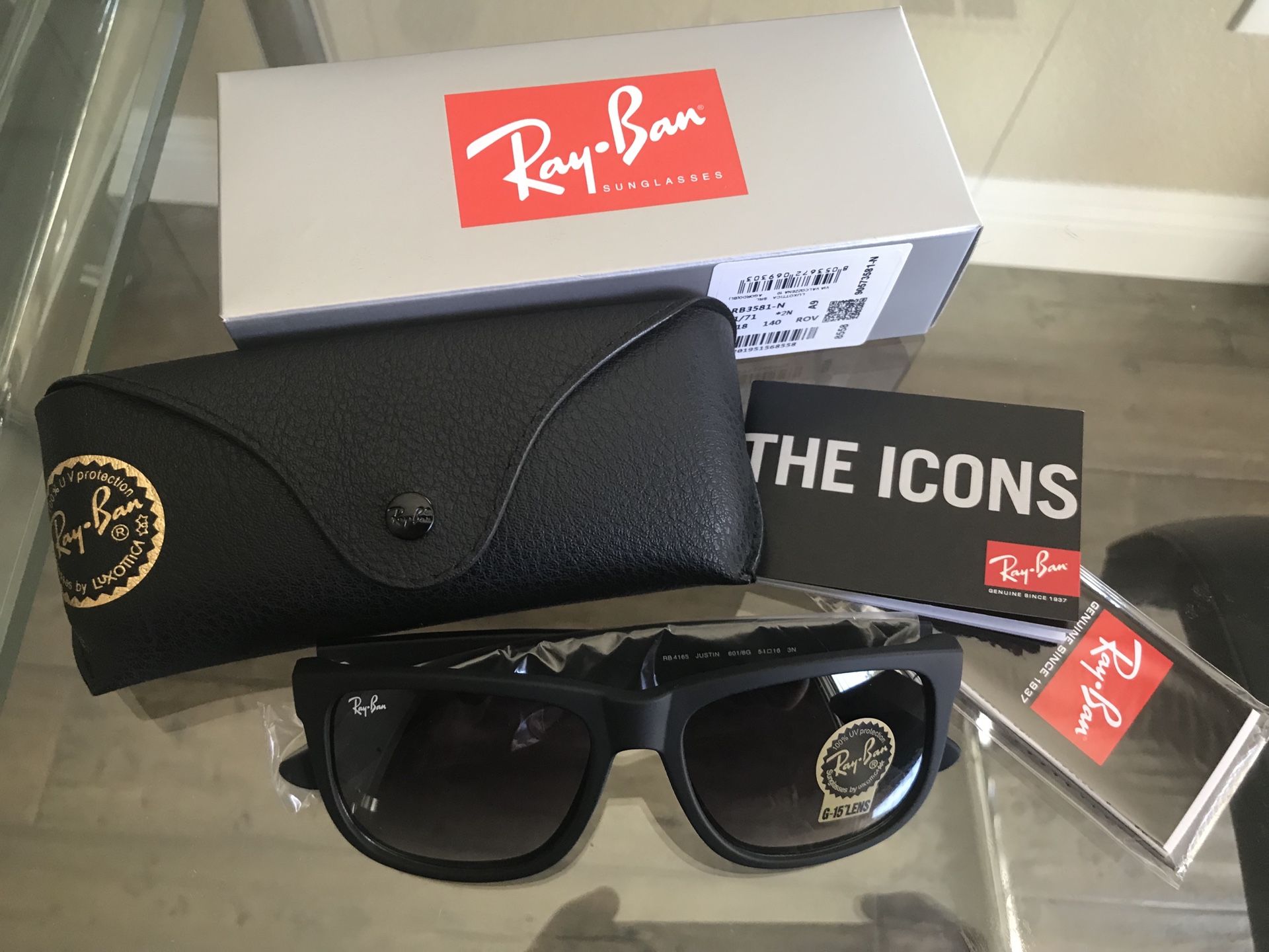 Ray Ban Justin rubberized frame sunglasses classic gradient lenses
