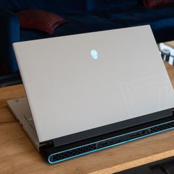Alienware M17 R4 1TB Plus 
