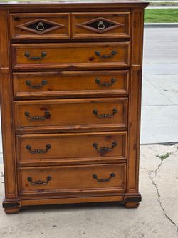 DRESSER