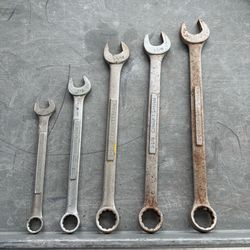 5 Craftsman Combination Wrenches V44708 V44707 V44706 V44703 V44701 1 1/4” to 3/4”  Other than some surface rust, they are in great condition.  Be sur