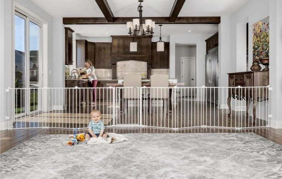 Play yard/ pen for baby/ pets. 10 x 24” panels + 2 x 36” door panels