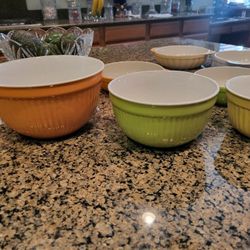 Vintage bowl set perfect never been used