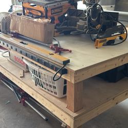 Work Bench With Bosch Router And Plugs 