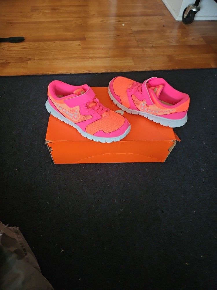 Brand NEW Kids Nike